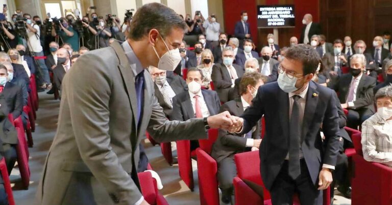 Pedro Sánchez monta un paripé propagandístico en el Liceo con los «indultos» y el «reencuentro»