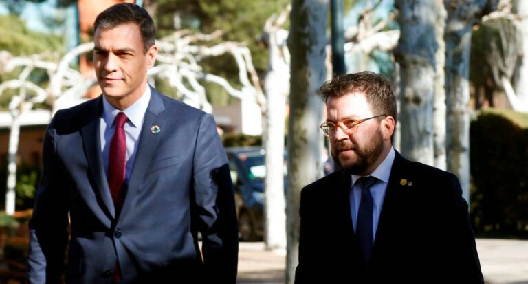 El ninguneo con la mesa de dialogo lleva a Sánchez retrasarla ahora hasta el otoño