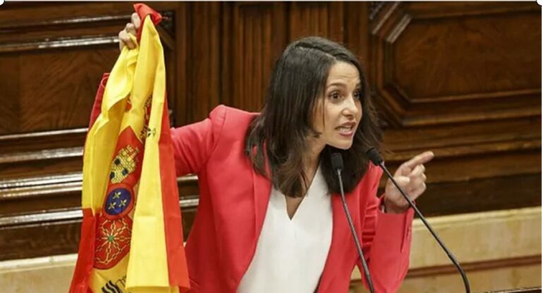 Arrimadas en su caída ya no se tapa: Alejarse del PP para defender al ‘non grato’ Abascal