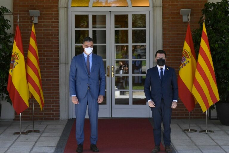 Política de Aragonés con Sánchez: Compromiso con el diálogo pero rechazo a los PGE