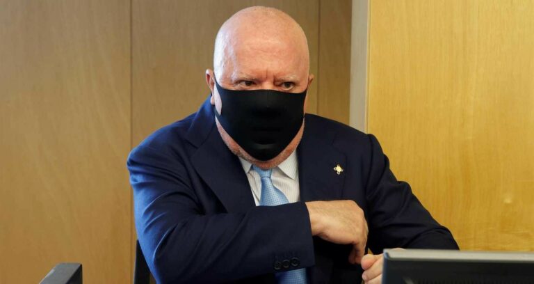 Comisario Villarejo: «La operación Kitchen hubiera sido imposible sin Rajoy»