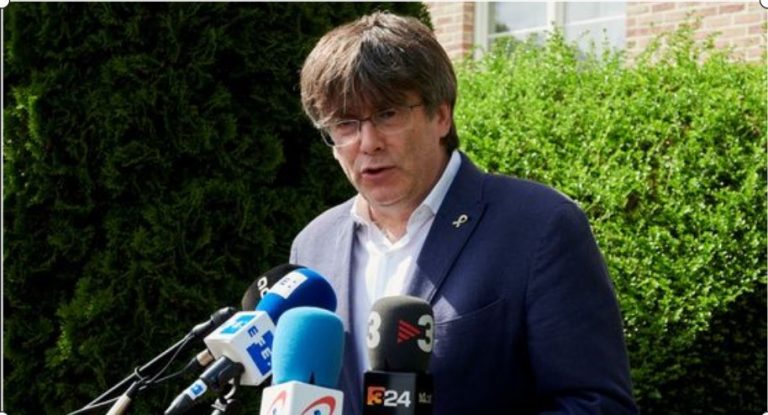 Puigdemont lo dice alto y claro: «España es una monarquía bananera»