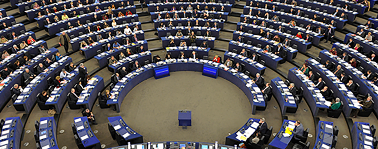 El Parlamento Europeo debate la prohibición de los coches diésel y gasolina en 2035