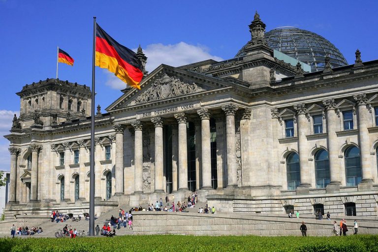 Los verdes y los liberales apoyan al SPD para formar gobierno en Alemania