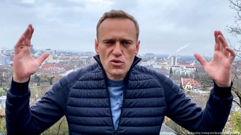 El Parlamento Europeo elige al opositor ruso Navalni para premiarle con el Sarajov