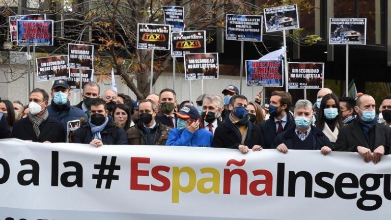 Casado y Abascal bien juntos en la foto para defender la Ley Mordaza frente al Gobierno