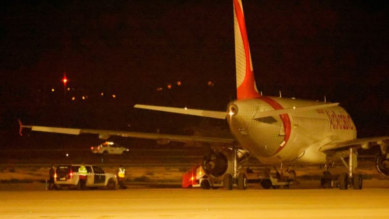 [Vídeo] Burla a España de los marroquíes que entraron en Mallorca tras la falsa emergencia aérea