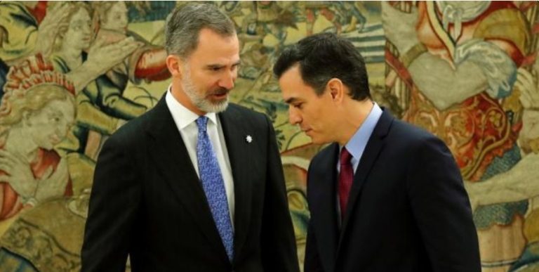 El PSOE se somete la Corona y rechaza la propuesta indepe de eliminar el título de Rey
