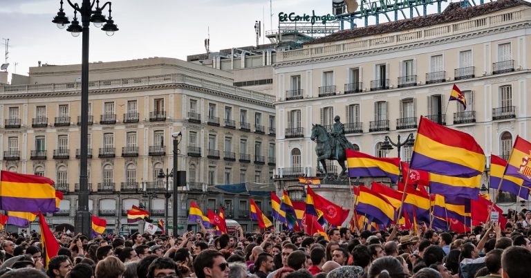 Atención: Referéndum para saber si España quiere ser una República o una Monarquía