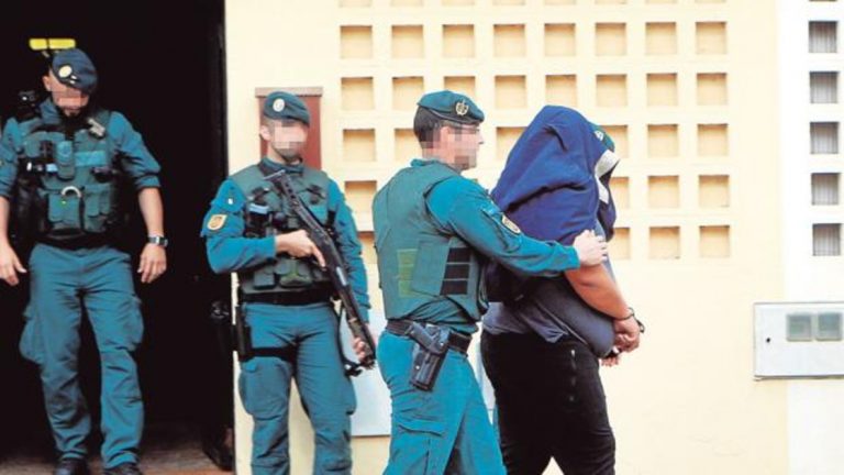 Tres guardias civiles detenidos por narcotráfico