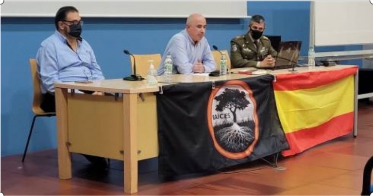 Escándalo: Suboficial da charla junto a un grupo xenófobo y franquista que derrocaría al Gobierno