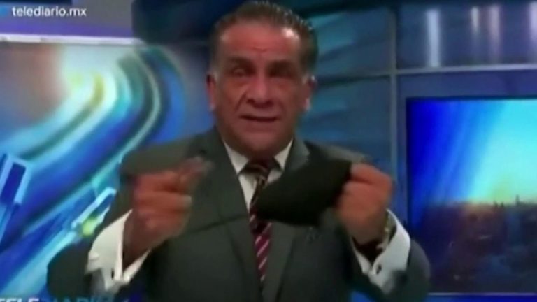 [Vídeo] El cabreo viral de un presentador enfurecido contra los antivacunas Covid