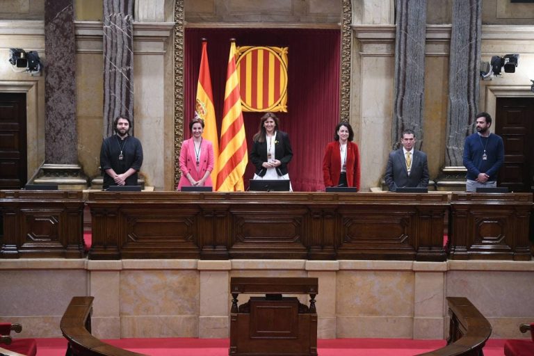 El Parlament de Catalunya rechaza cumplir la sentencia que impone el 25% de español