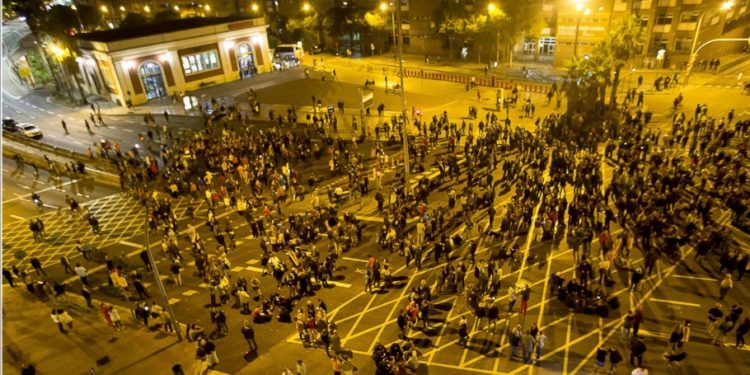 El ‘Consell per la República’ muestra su apoyo a «Meridiana Resisteix»