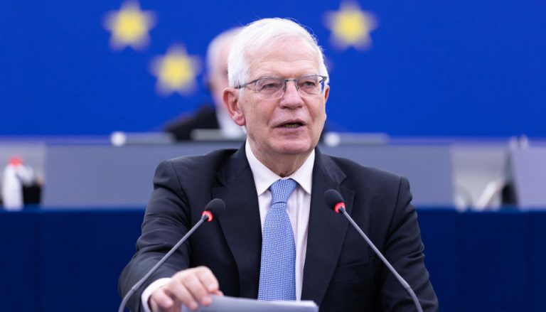 Borrell, sobre Zelenski: «Gracias a dios no es el tipo de líder que escapa escondido en un coche»
