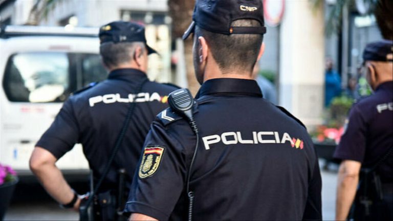 Detenido un policía nacional acusado de abusar de una joven en la comisaría