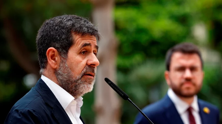 Junts presiona a ERC para que abandone la “farsa de la mesa de diálogo”