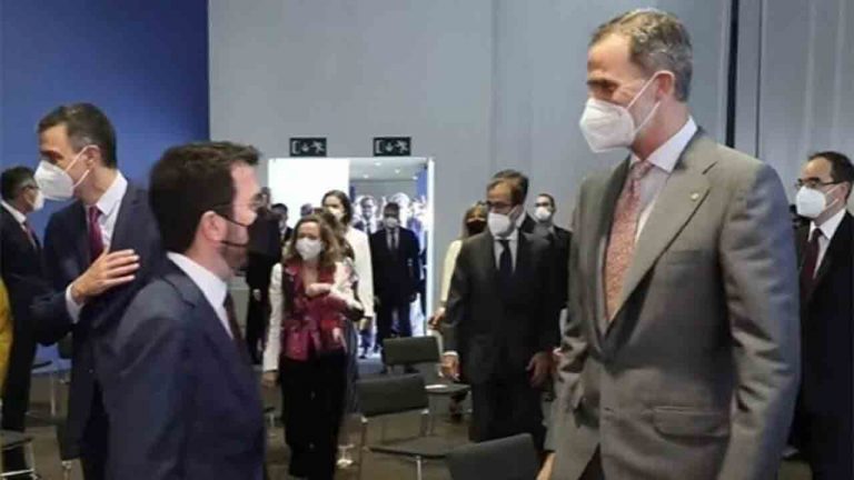 Felipe VI se enfrenta a una nueva tensa visita a Barcelona por el contexto del escándalo de Pegasus