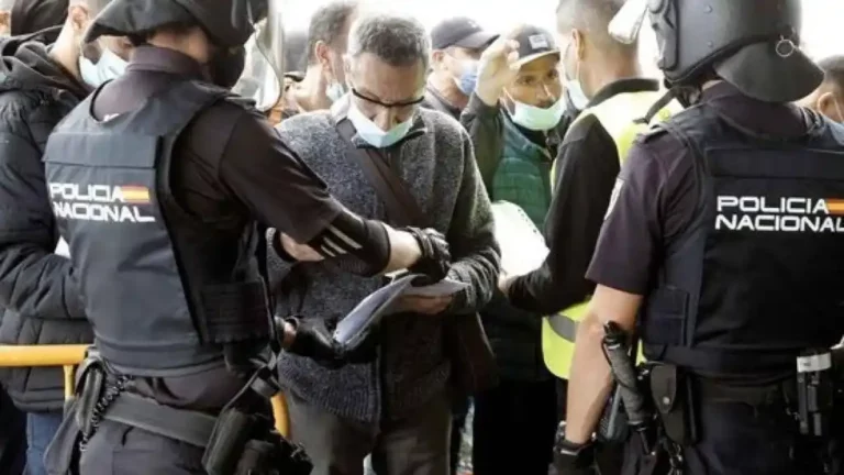 Más de 200 docentes, investigadores y PAS de universidades reclaman una investigación sobre el policía infiltrado en el SEPC