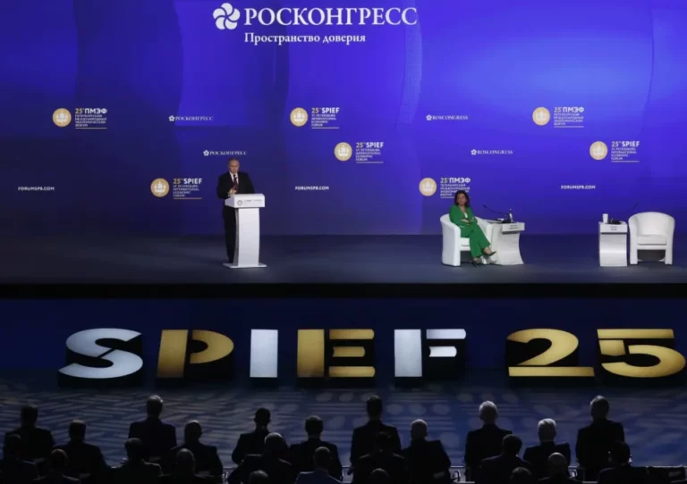 Vladimir Putin vaticina el ocaso de Occidente y el nacimiento de un mundo multipolar