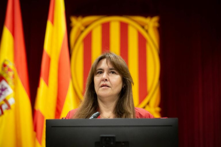 La presidenta Laura Borràs denuncia el robo de documentación personal de su domicilio