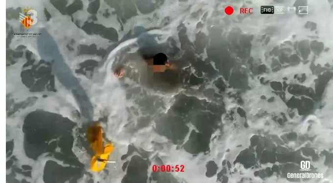 [Vídeo] Un dron salva a un niño de 14 años de morir ahogado en Sagunt