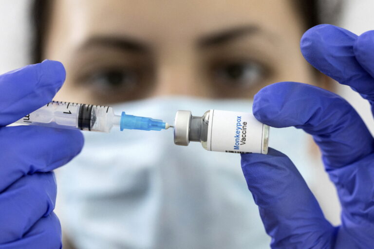 Así se están adaptando los sanitarios a la viruela del mono: «Nunca la habíamos visto»