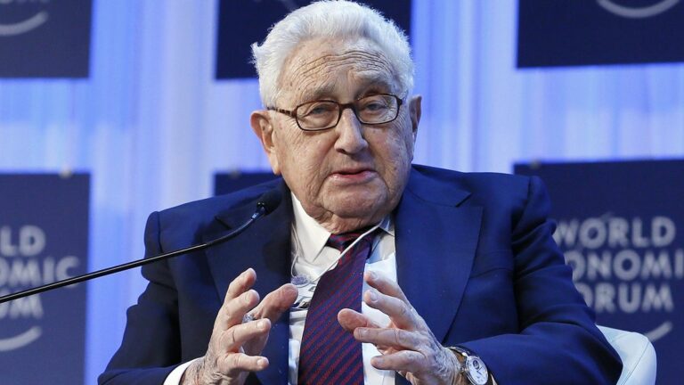 Kissinger analiza los tres escenarios posibles como resultado de la guerra en Ucrania