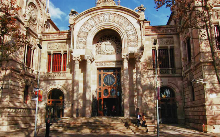 El TSJC ve «vicios de inconstitucionalidad» en la nueva normativa para no aplicar el 25% de español