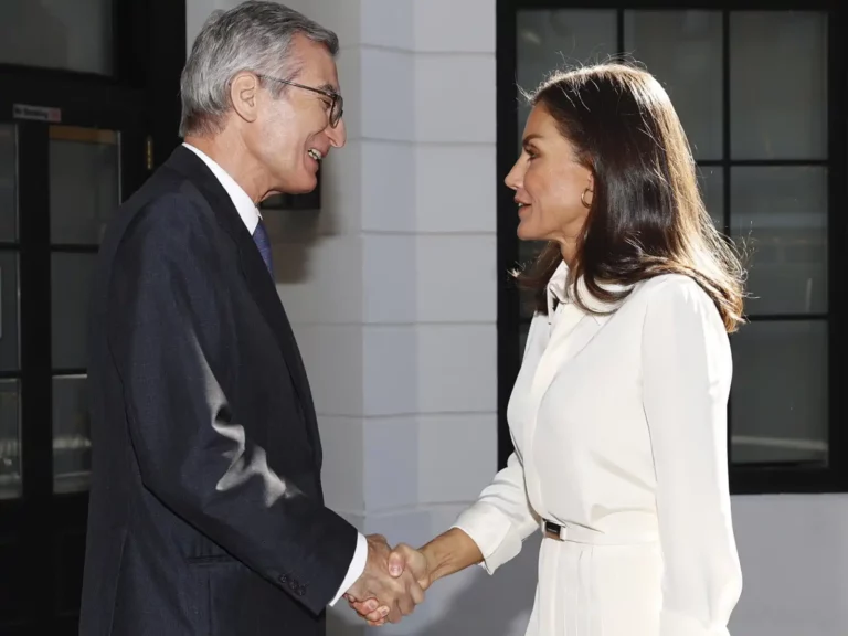 Letizia le da la mano al embajador de España en EE.UU. y le suelta una bravata ‘poligonera’