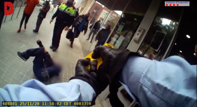 [Vídeo] Como se redujo a la joven de Sabadell con una pistola Taser visto por el Mosso