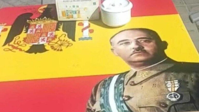 Escándalo: Un bar de Madrid saca mesas a la calle con la cara del dictador golpista Franco