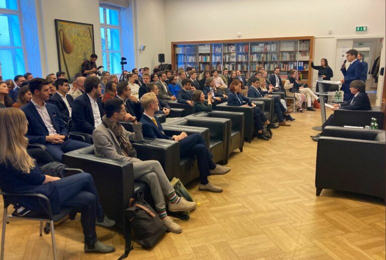 Puigdemont advierte: Hay que preparar una «respuesta colectiva y fuerte» para cuando el diálogo con el Estado «fracase»