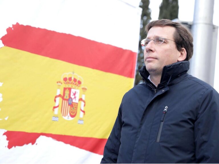 Madrid trama gastar más de 33.000€ en iluminar banderas de España en 3 rotondas