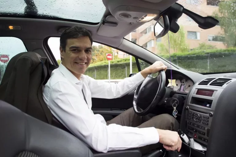 Sánchez dice ahora que «hará todo lo que esté en su mano» para que España sea «líder» en la fabricación de coches eléctricos