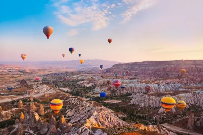 Dos turistas catalanas muertas y tres heridas en un accidente de globo en Turquía