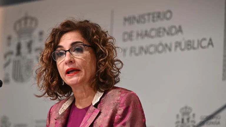 PSOE y Podemos pactan subir pensiones y más ayudas de 100€ por niño de 0 a 3 años