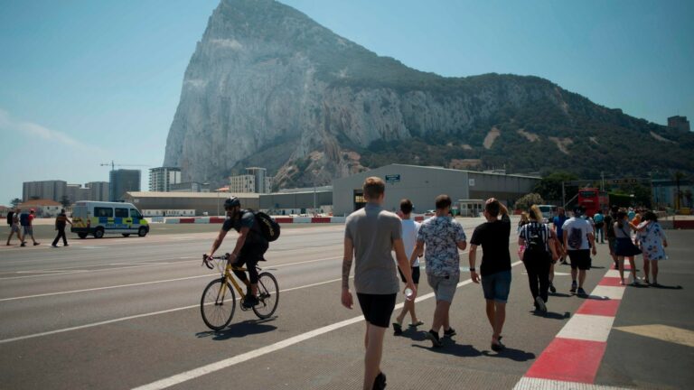 España se pliega y junto a la UE proponen a Reino Unido eliminar la verja de Gibraltar