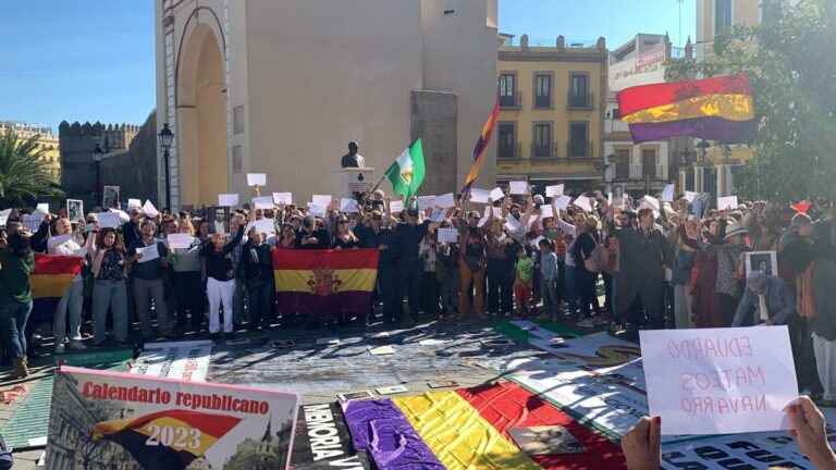 Alegría por la exhumación de los franquistas Queipo de Llano y Bohórquez en Sevilla