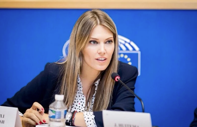 Imputada Eva Kaili vicepresidenta del Parlamento Europeo bajo sospecha de corrupción