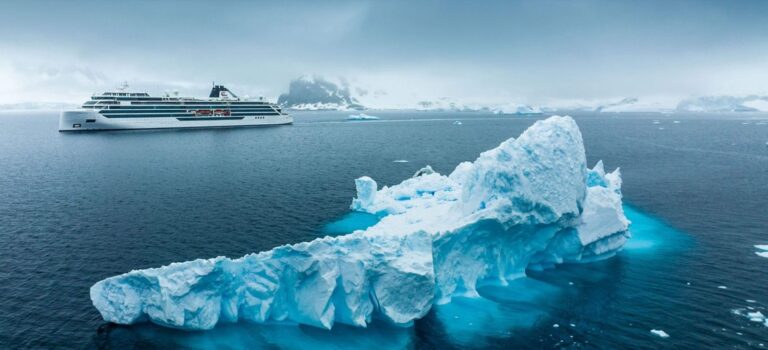 Una «ola rebelde» mata a una pasajera de un crucero de lujo que iba a la Antàrtida