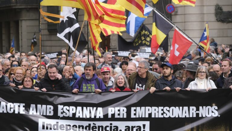 Miles de personas en la convocatoria de la ANC en Barcelona contra la reforma del Código Penal