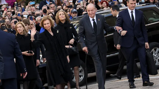 Felipe VI y Juan Carlos I se reencuentran en el funeral de Constantino de Grecia