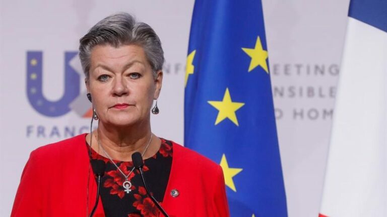 Bruselas inicia proceso de sanción a España por no aplicar las normas de acogida a migrantes