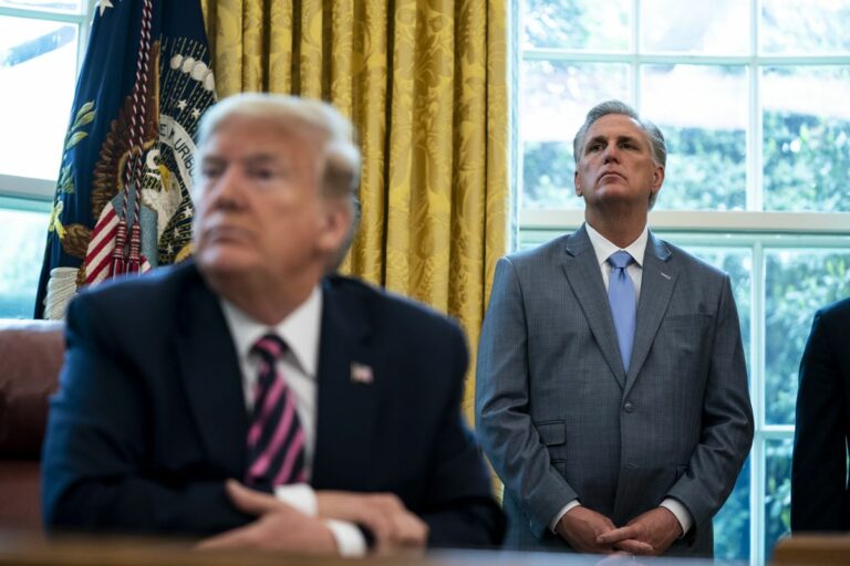 Extorsión trumpista al portavoz candidato republicano en el Congreso