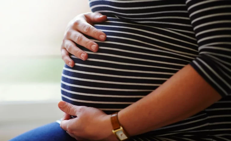 Guerra en Ucrania: Mujeres rusas vuelan a Argentina para dar a luz