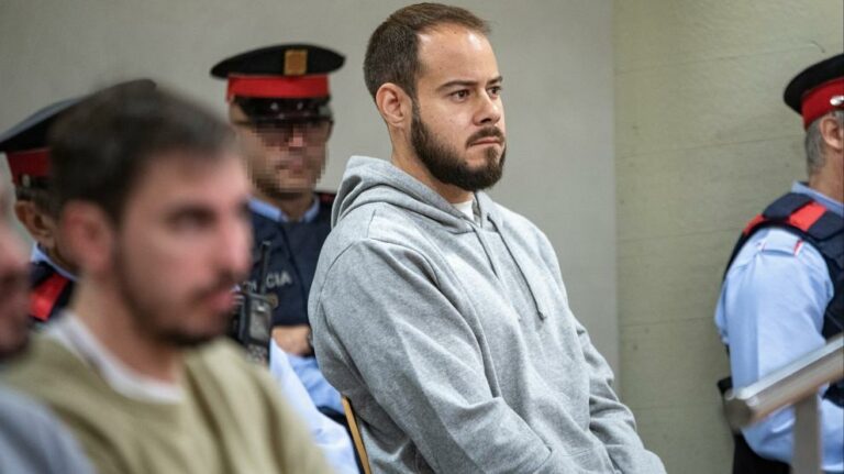 El rapero encarcelado Pablo Hasel denuncia la “humillación” a la que le quiso someter la policía durante una colonoscopia