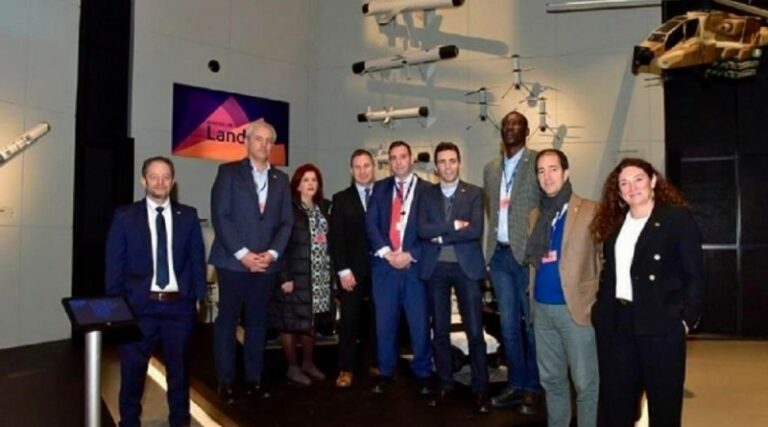 Diputados españoles de PSOE, PP y Vox visitan fábricas de armamento en Israel