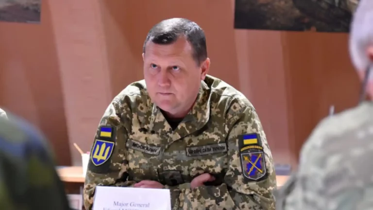 Zelenski cesa de golpe al comandante de las Fuerzas Conjuntas en la región del Donbás