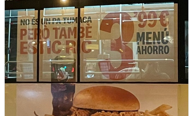La impresentable campaña publicitaria de KFC en catalán con faltas de ortografía